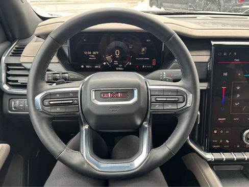 Used 2025 GMC Acadia Elevation w/ Elevation Premium Package image 21