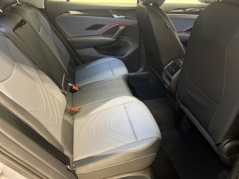 Certified 2025 Volkswagen Tiguan SE FWD image 14