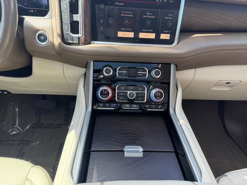 Used 2022 GMC Yukon Denali AWD/4WD image 11