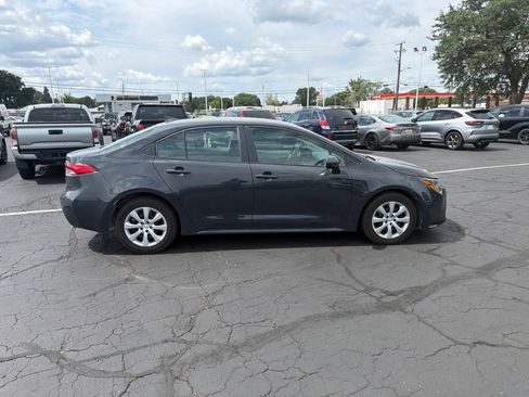 Used 2025 Toyota Corolla LE FWD image 5