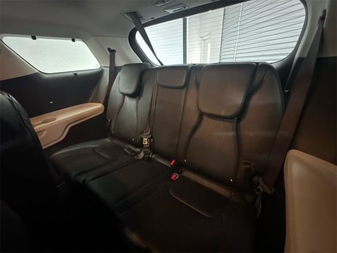 Used 2024 Kia Carnival EX image 21