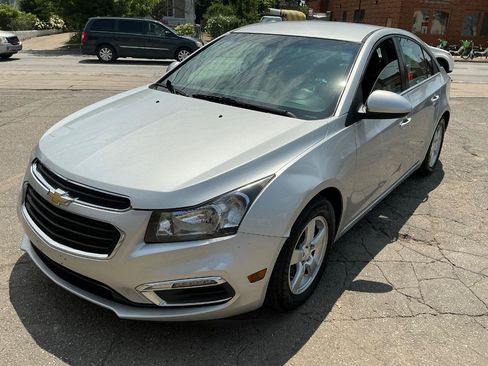 Used 2015 Chevrolet Cruze LT FWD image 7