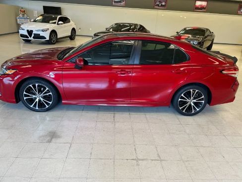Used 2020 Toyota Camry SE FWD image 7