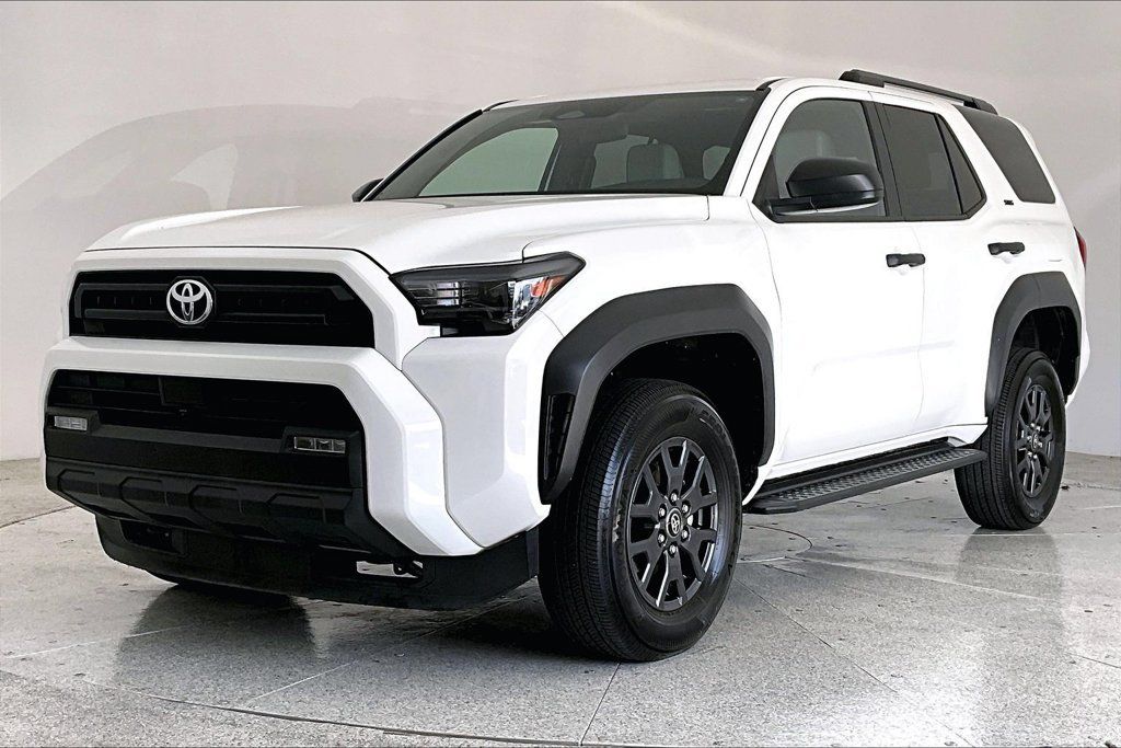 Used 2025 Toyota 4Runner SR5 AWD/4WD image 5