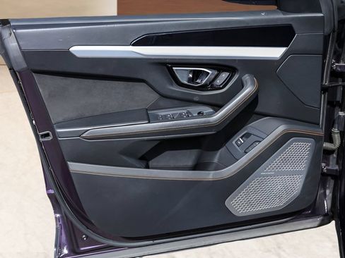 Used 2020 Lamborghini Urus AWD/4WD image 27