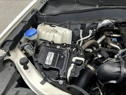 Certified 2020 Ford Explorer XLT w/ Equipment Group 202A image 32