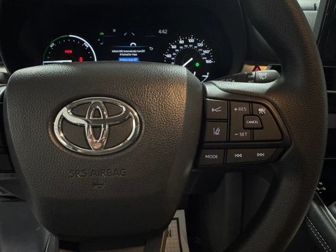 Used 2026 Toyota Sienna LE FWD image 16