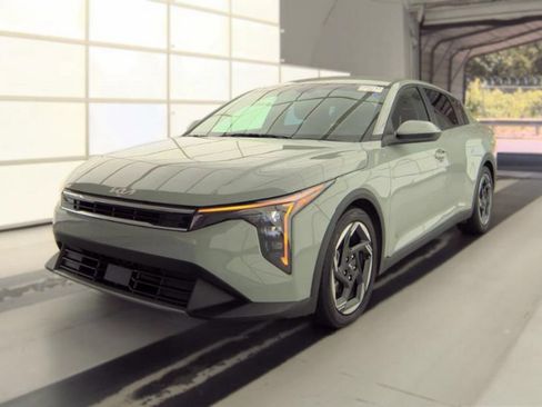 Used 2025 Kia K4 EX FWD image 2