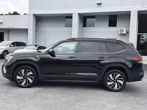 Used 2024 Volkswagen Atlas SE AWD/4WD image 2