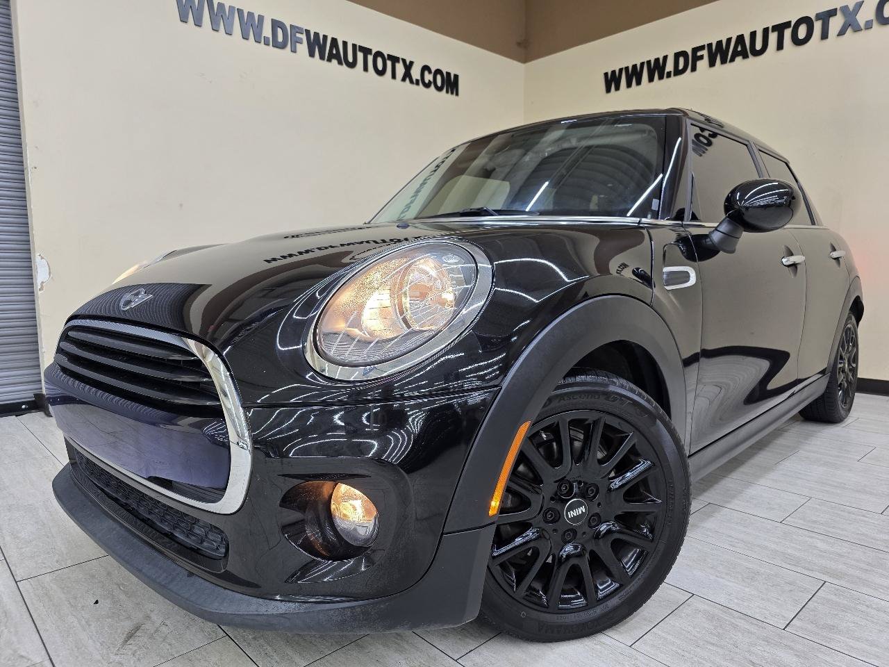 Used 2018 MINI Cooper 4-Door Hardtop w/ Signature Line Package FWD image 1