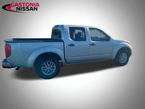 Used 2019 Nissan Frontier SV image 11