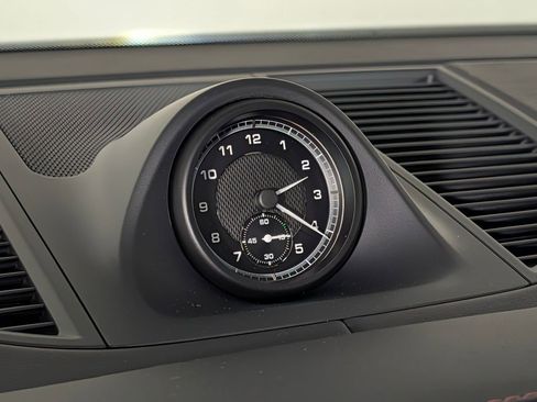 New 2026 Porsche Macan image 32