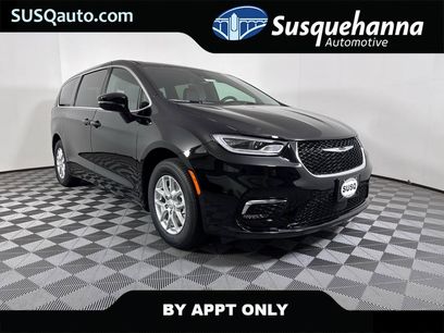 New 2026 Chrysler Pacifica Select