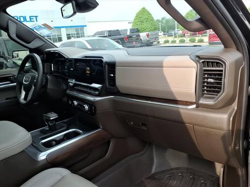Used 2023 GMC Sierra 1500 SLT w/ SLT Premium Package AWD/4WD image 16
