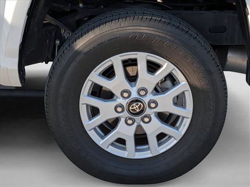 Used 2024 Toyota Tacoma SR5 AWD/4WD image 16