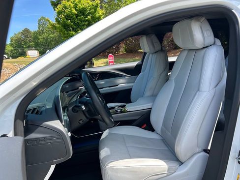 Used 2024 Cadillac Lyriq Luxury AWD/4WD image 38