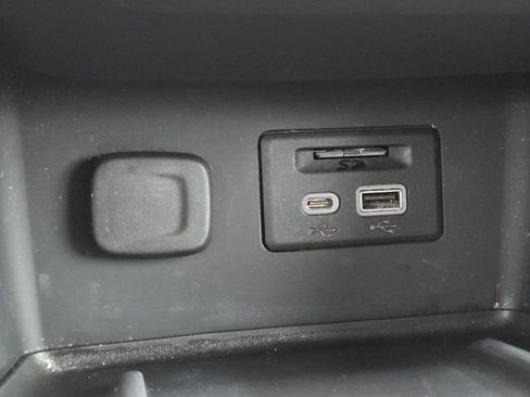 Certified 2023 GMC Acadia SLT w/ Technology Package image 7