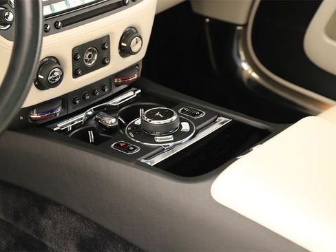 Used 2015 Rolls-Royce Wraith image 17
