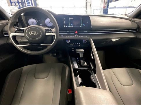 Certified 2025 Hyundai Elantra SEL FWD image 21
