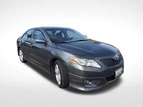 Used 2010 Toyota Camry SE image 3