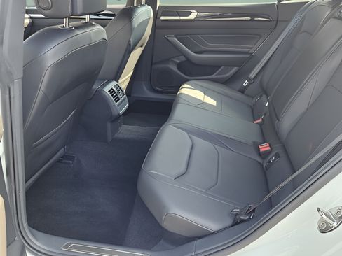 Used 2022 Volkswagen Arteon SE FWD image 9