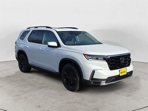 New 2025 Honda Pilot Touring image 7