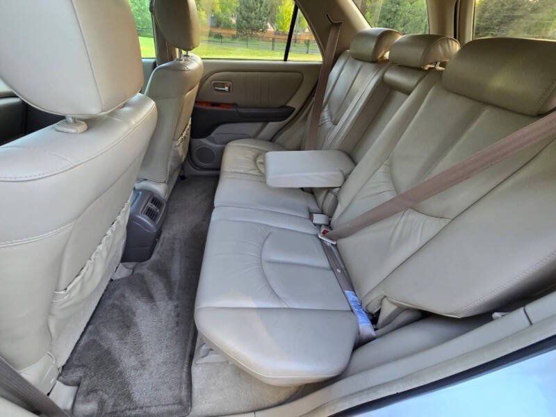 Used 2001 Lexus RX 300 4WD w/ Premium Pkg Plus image 14