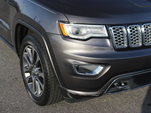 Used 2018 Jeep Grand Cherokee Overland RWD image 9