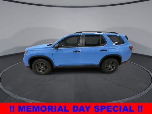 Used 2025 Honda Pilot TrailSport image 5