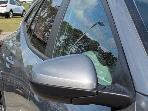 Used 2025 Chevrolet Trax LS w/ LS Convenience Package image 11