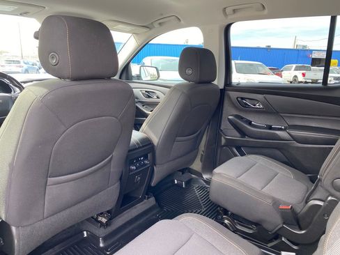 Used 2021 Chevrolet Traverse LT FWD image 14
