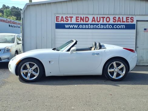 Used 2006 Pontiac Solstice Convertible w/ Premium Package image 2