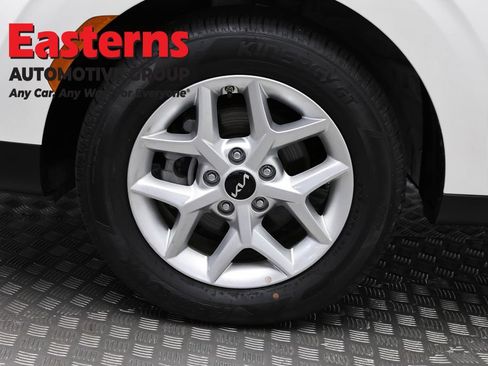 Used 2025 Kia Soul LX FWD image 31