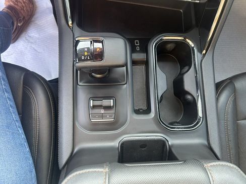 Used 2025 GMC Sierra 1500 AT4 w/ Technology Package AWD/4WD image 23