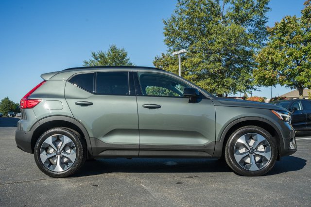 New 2026 Volvo XC40 B5 Plus w/ Climate Package AWD/4WD image 4