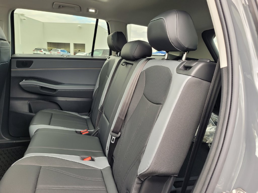 New 2027 Volkswagen Atlas SE FWD image 14