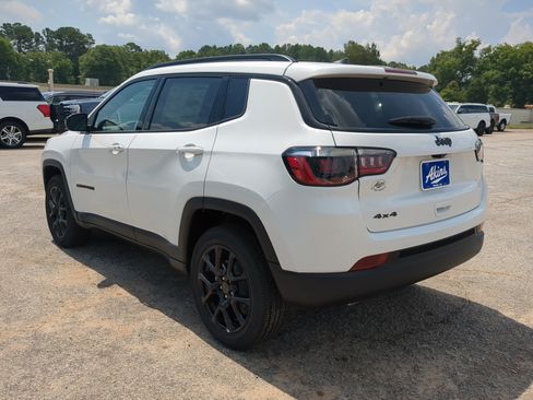 New 2026 Jeep Compass Latitude AWD/4WD image 5