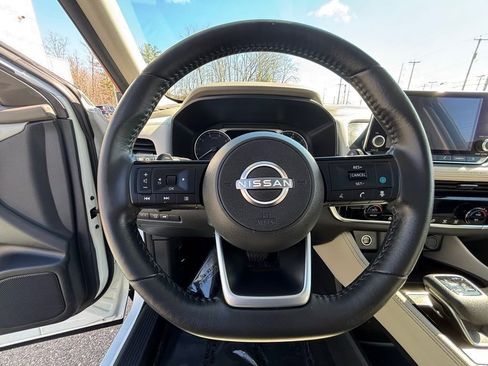 Used 2023 Nissan Rogue SL image 8