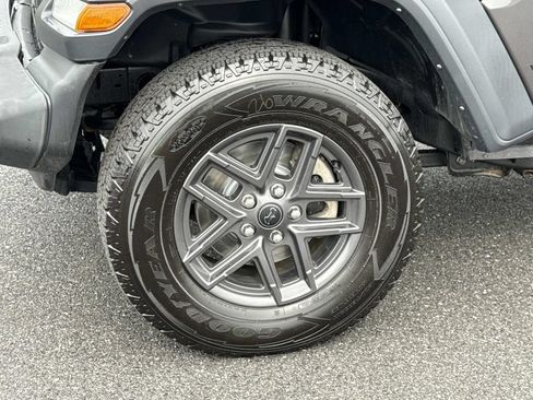 Used 2024 Jeep Wrangler Unlimited Sport AWD/4WD image 30