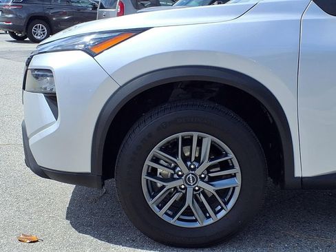 Used 2024 Nissan Rogue S FWD image 15