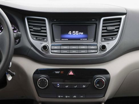 Used 2018 Hyundai Tucson SE image 20