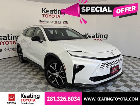 Certified 2025 Toyota Crown Signia AWD/4WD image 2