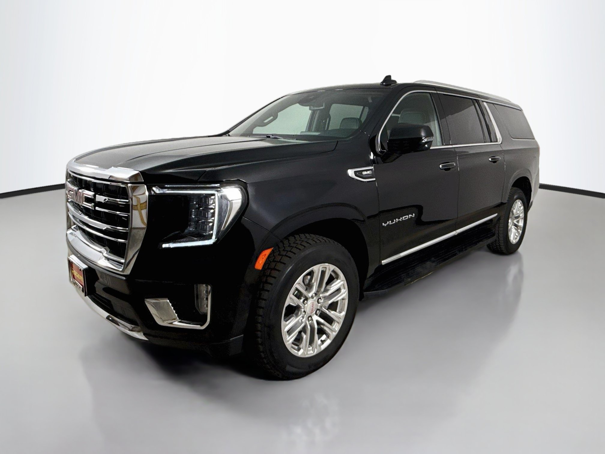 Used 2023 GMC Yukon XL SLT w/ SLT Premium Package AWD/4WD image 3