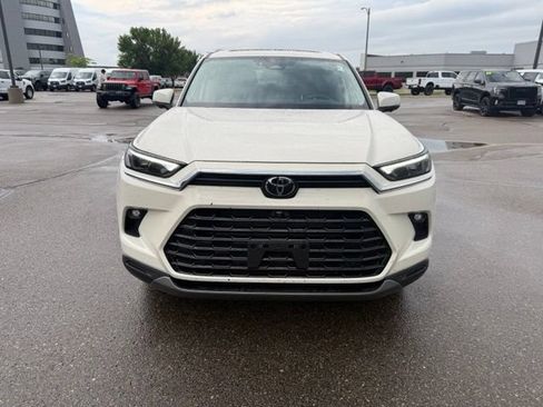 Used 2024 Toyota Grand Highlander AWD image 5