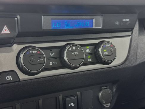 Used 2022 Toyota Tacoma SR5 AWD/4WD image 18