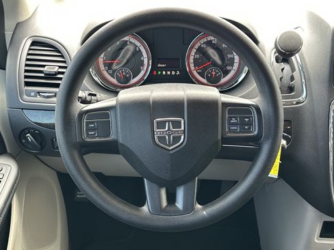 Used 2016 Dodge Grand Caravan American Value Package image 22