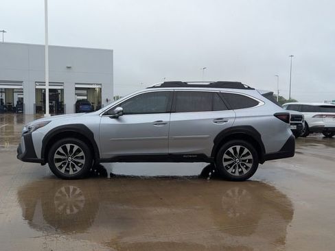 Certified 2025 Subaru Outback Touring XT AWD/4WD image 3