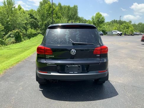 Used 2017 Volkswagen Tiguan Limited w/ Alloy Wheels Package FWD image 12