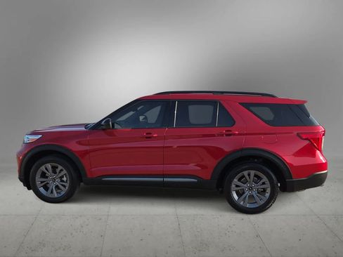Used 2024 Ford Explorer XLT w/ Equipment Group 202A AWD/4WD image 5