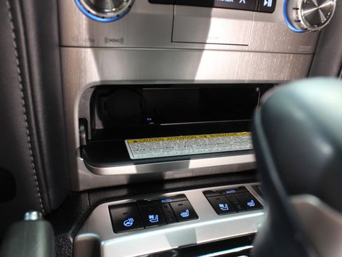 Used 2019 Toyota Land Cruiser w/ Four Season Floor Mat Package image 73